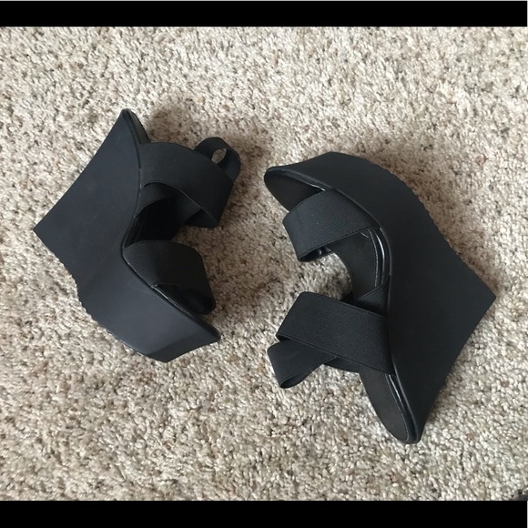 Shoes - Platform black slide strap shoes